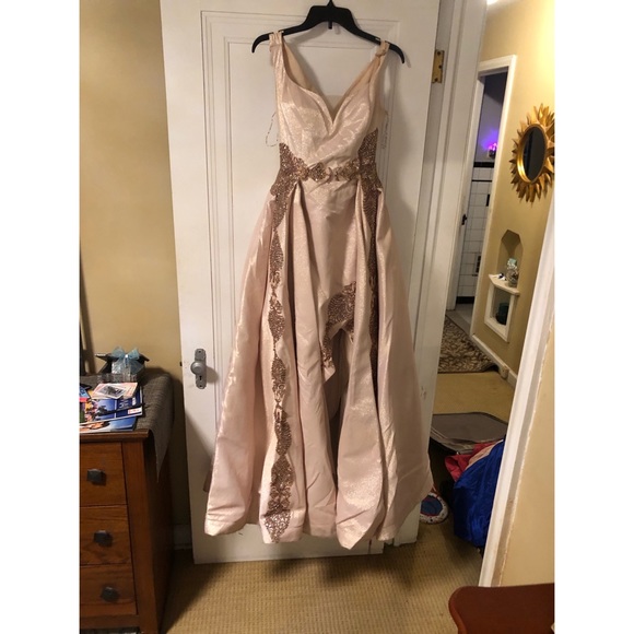 Dress - Picture 2 of 8
